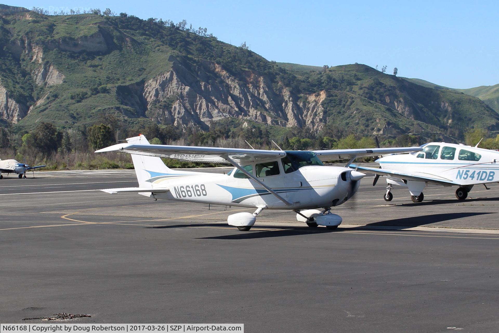 N66168, 1983 Cessna 172P C/N 17275974, 1983 Cessna 172P SKYLANE, Lycoming O-320-D2J 160 Hp, taxi to ramp