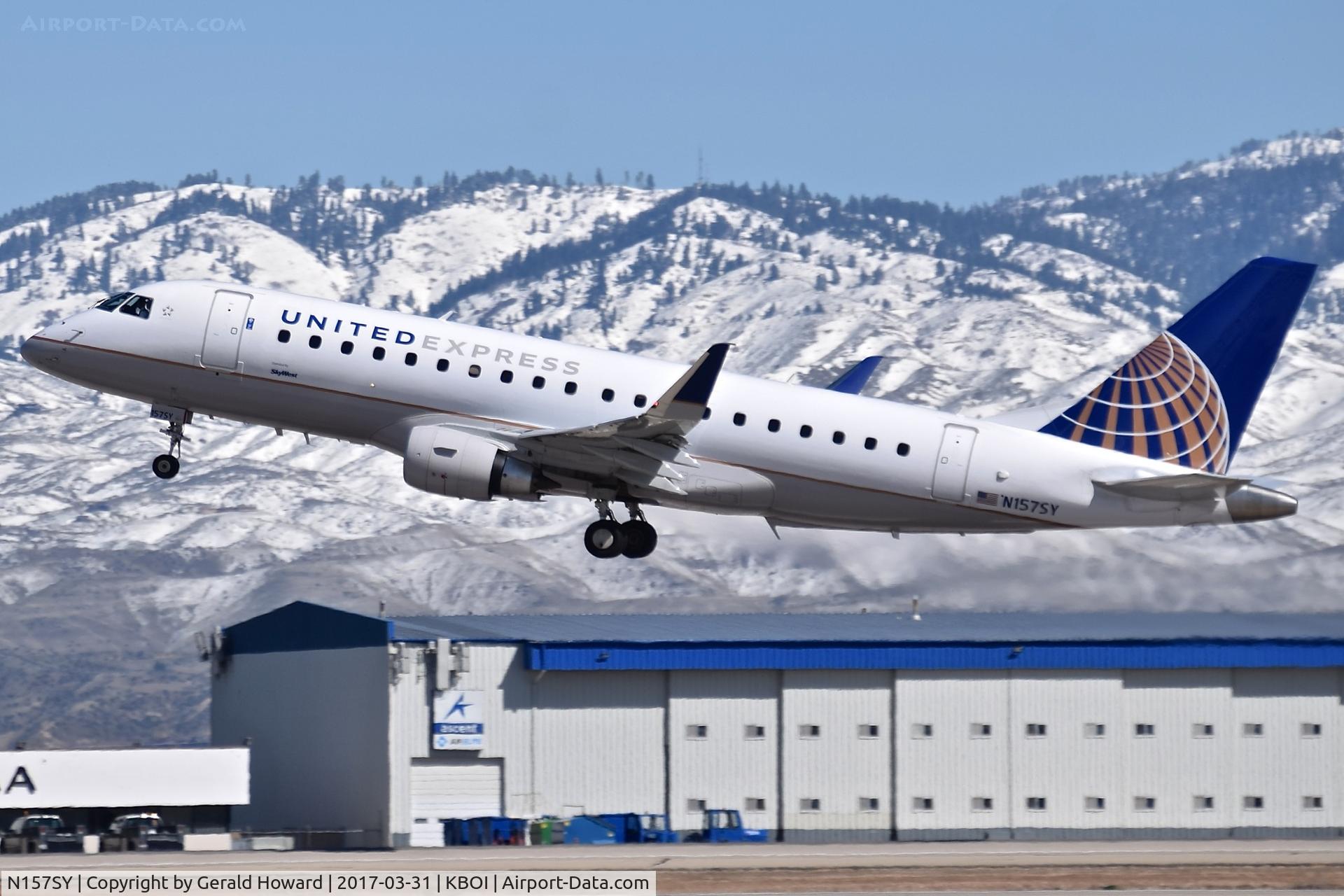 N157SY, 2016 Embraer 175LR (ERJ-170-200LR) C/N 17000558, Departing RWY 28R.