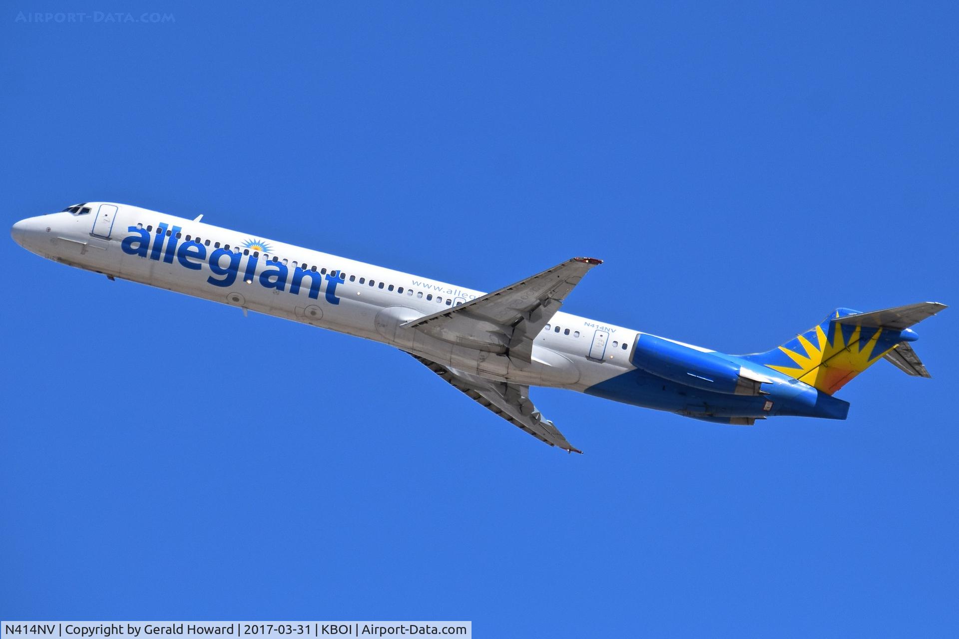 N414NV, 1989 McDonnell Douglas MD-88 C/N 49766, Departing RWY 28R.
