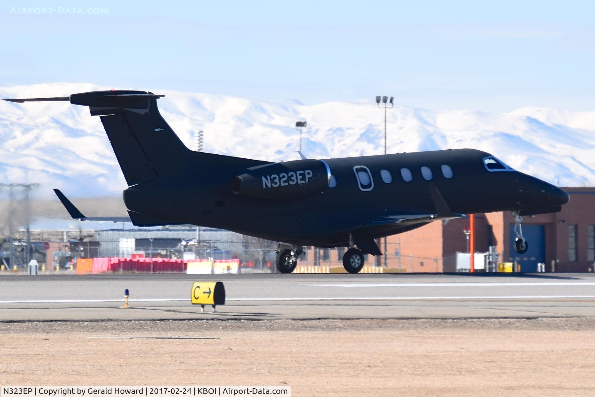 N323EP, 2012 Embraer EMB-505 Phenom 300 C/N 50500102, Take off roll on RWY 28R.
