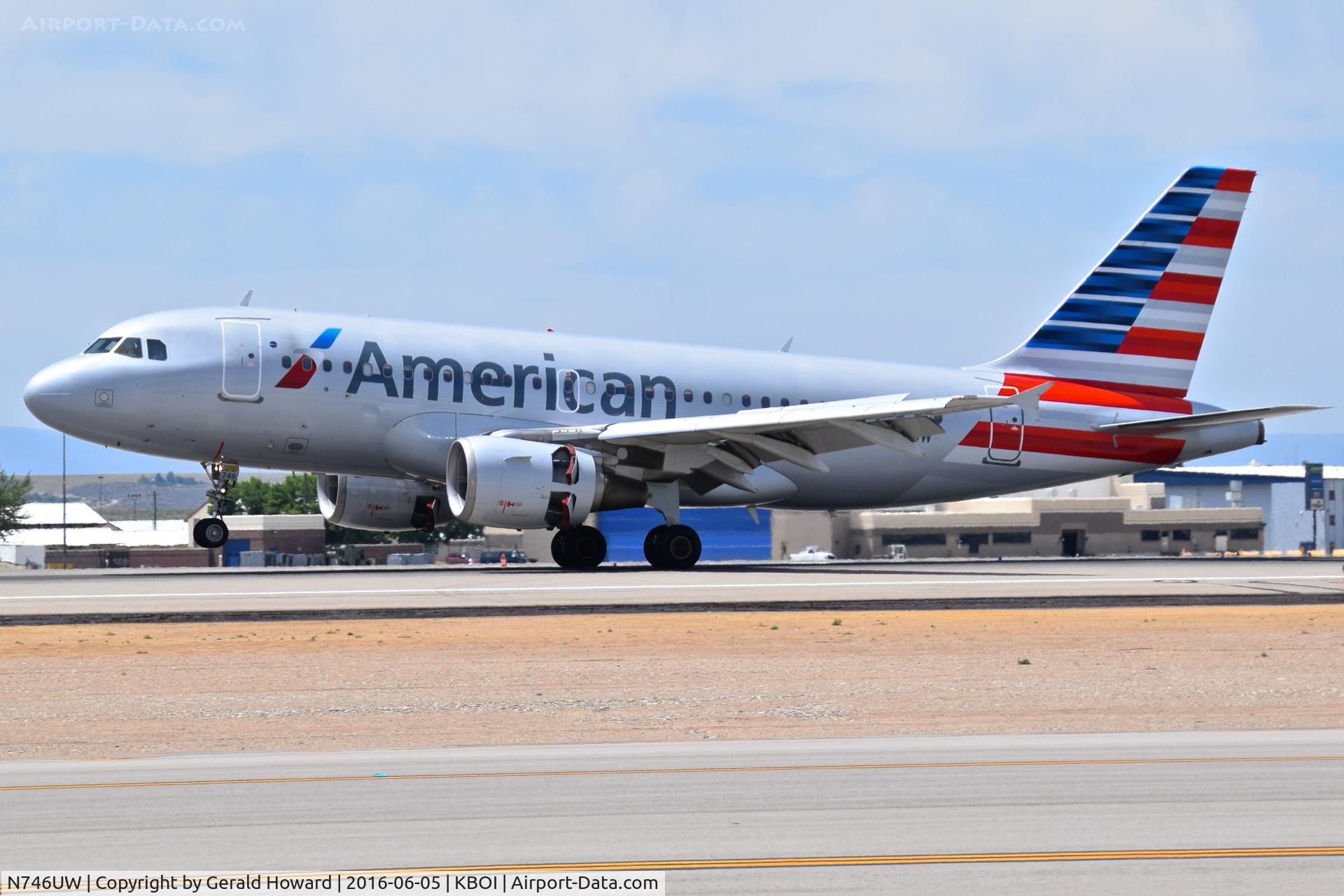 N746UW, 2000 Airbus A319-112 C/N 1297, Landing RWY 10L. Reverse thrusters out before the nose wheel touches down.