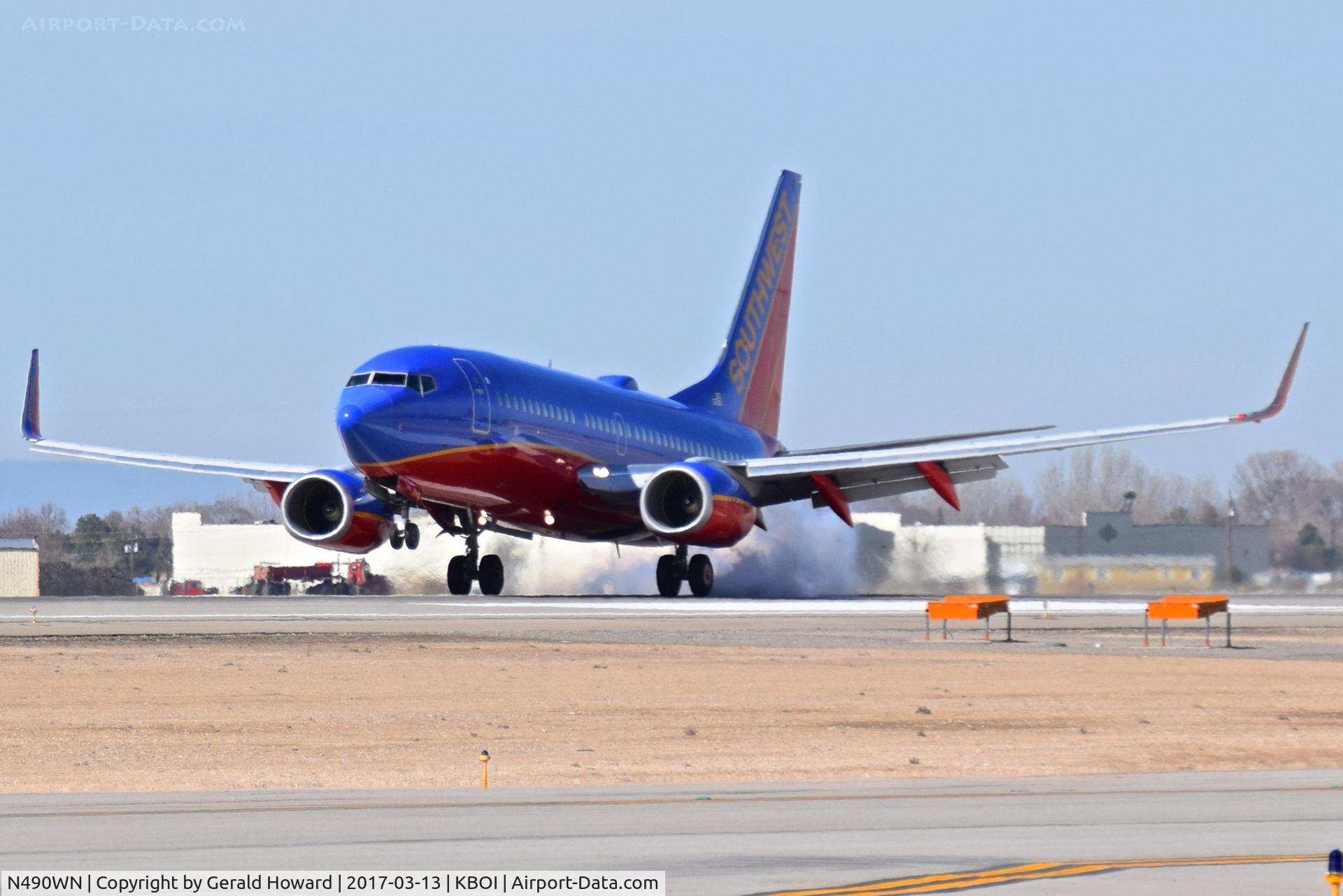 N490WN, 2004 Boeing 737-7H4 C/N 32476, Touch down on RWY 10L.