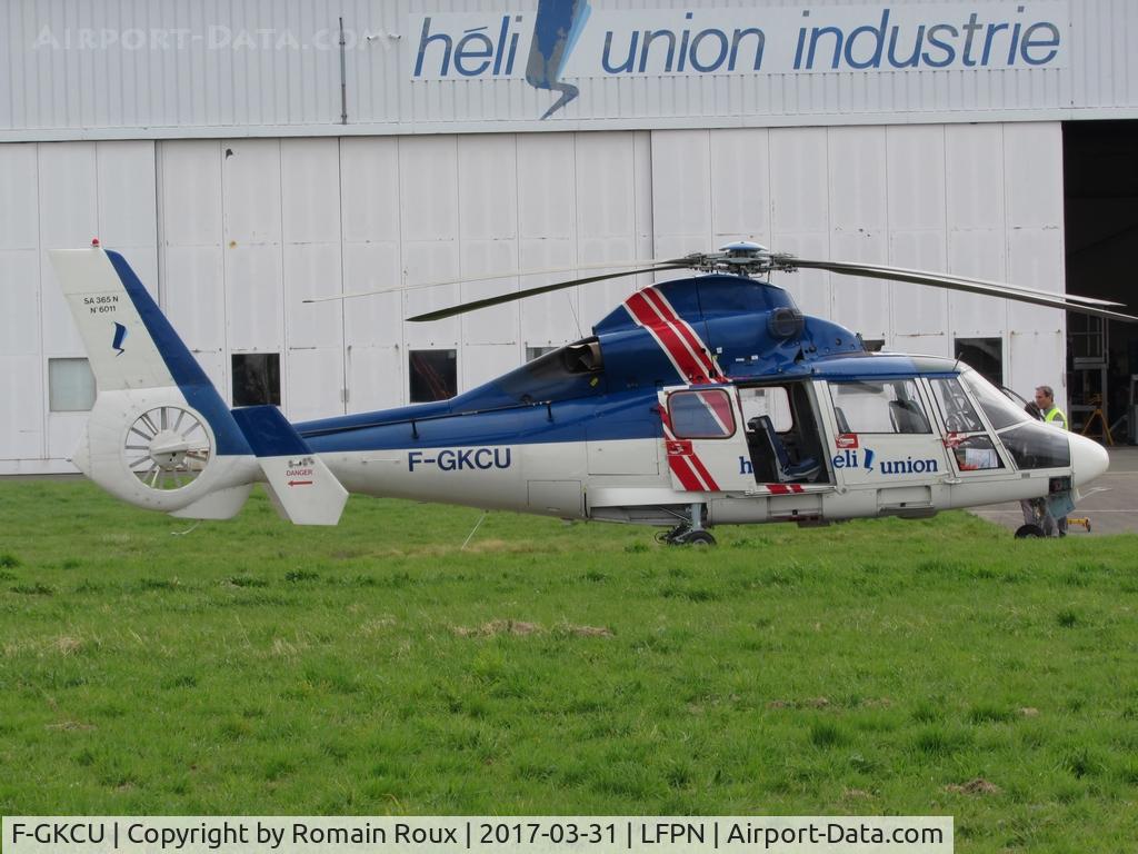 F-GKCU, Aérospatiale SA-365N Dauphin 2 C/N 6011, Parked