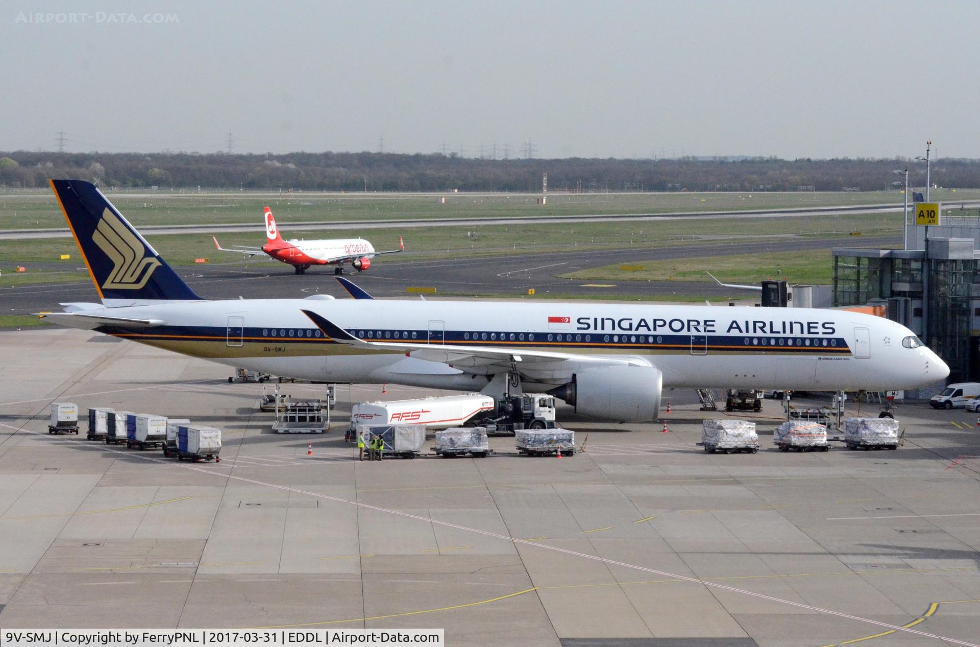 9V-SMJ, 2016 Airbus A350-941 C/N 081, Singapore A359 awaiting its passengers