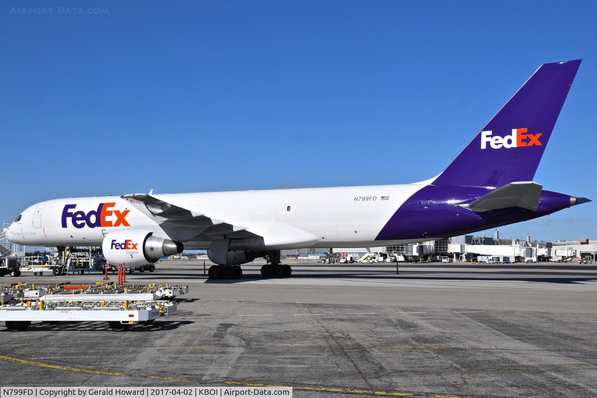 N799FD, 1996 Boeing 757-222 C/N 28145, Parked on FedEx ramp.