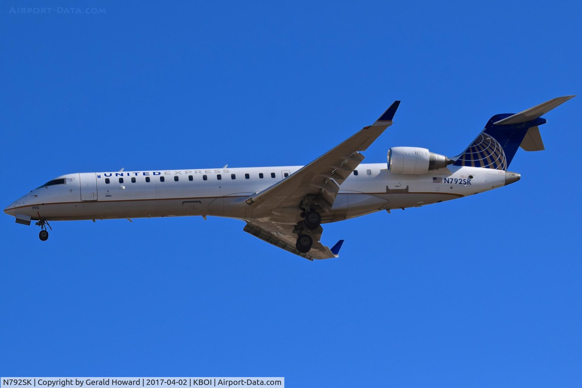 N792SK, 2009 Bombardier CRJ-700 (CL-600-2C10) Regional Jet C/N 10294, Landing RWY 28R.
