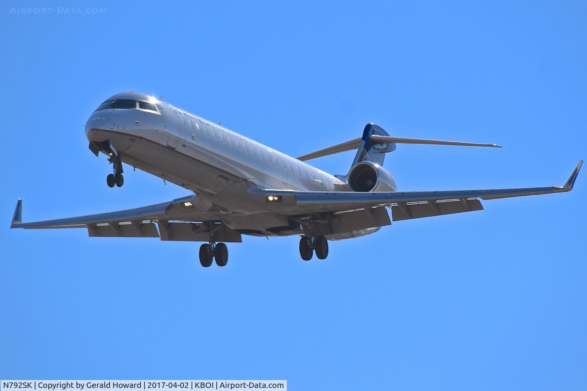 N792SK, 2009 Bombardier CRJ-700 (CL-600-2C10) Regional Jet C/N 10294, Landing approach to RWY 28R.