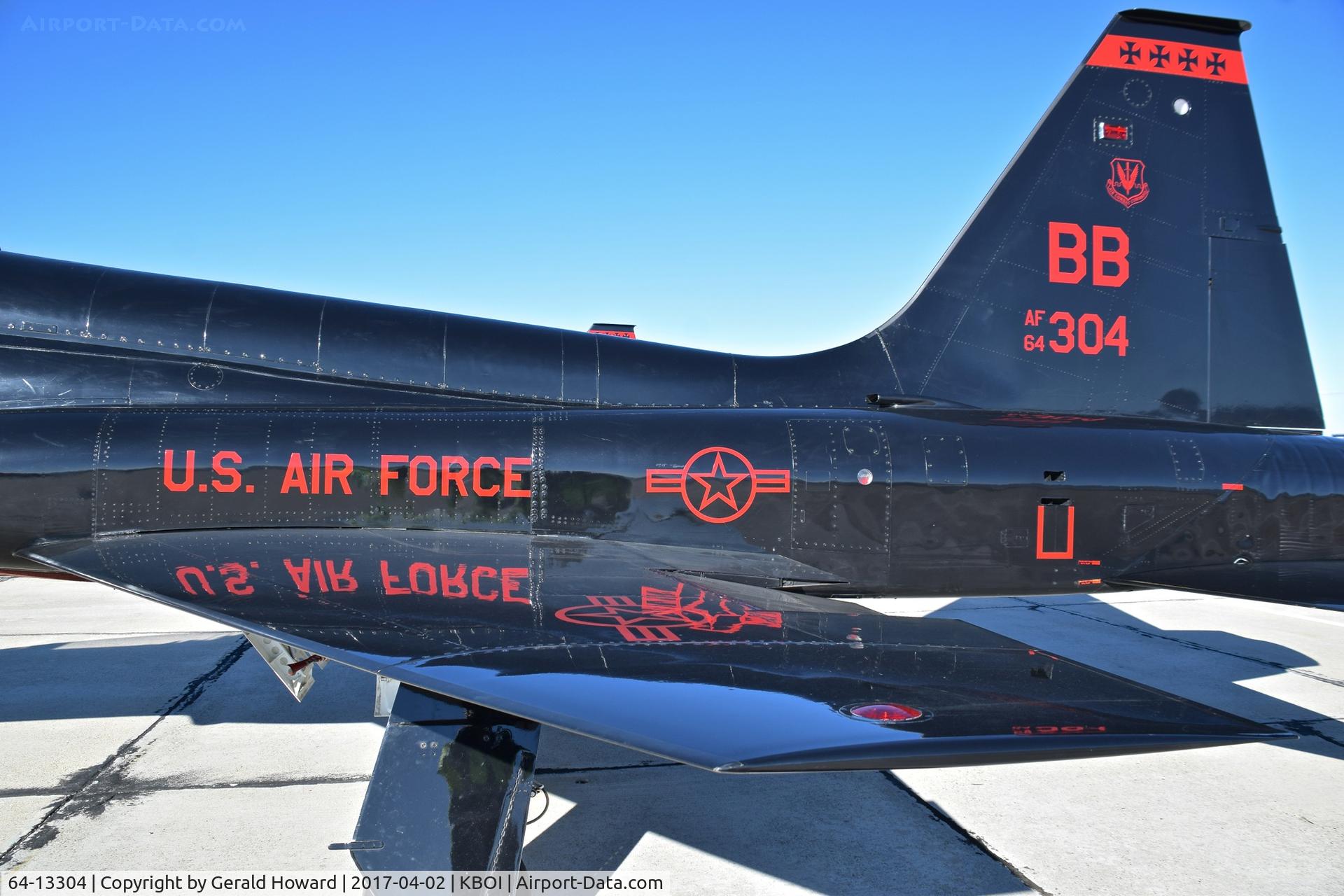64-13304, 1964 Northrop T-38A Talon C/N N.5733, 9th Recon Wing, Beale AFB, CA.