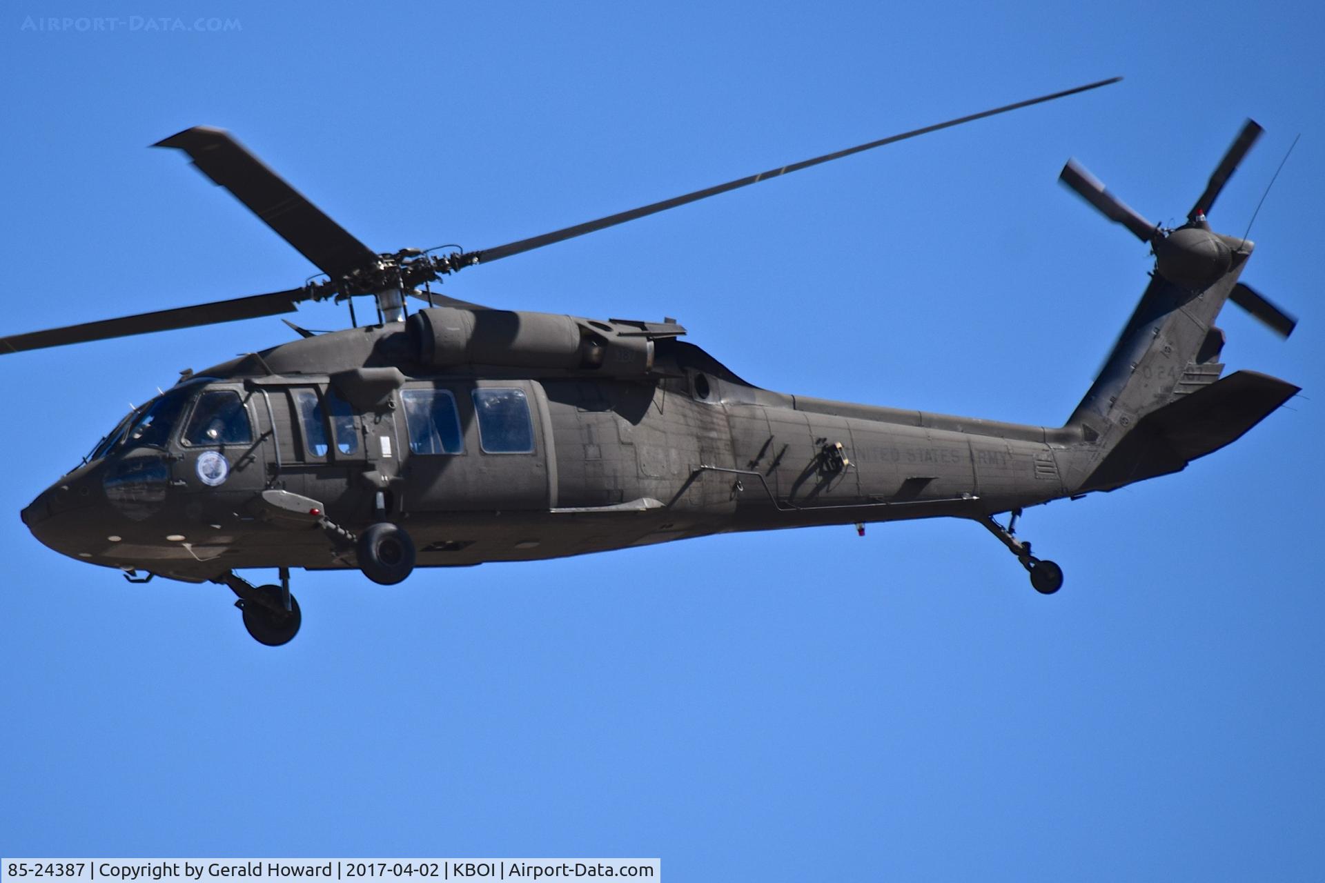 85-24387, 1985 Sikorsky UH-60A C/N 70.0861, Departing BOi to the Northwest.