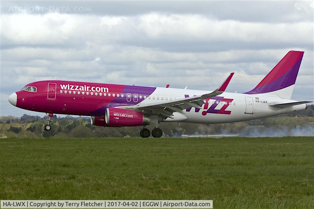 HA-LWX, 2014 Airbus A320-232 C/N 6001, At London Luton