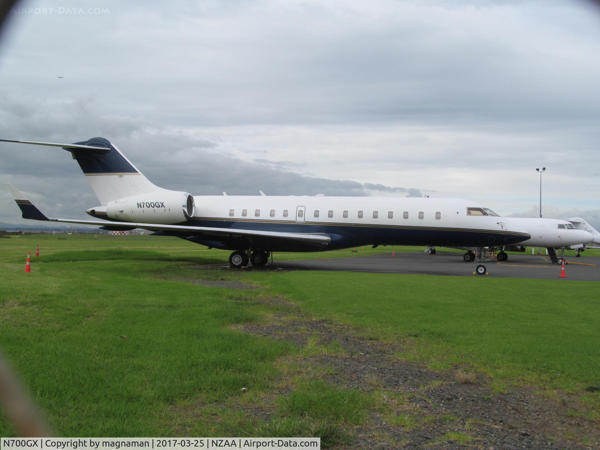 N700GX, 1998 Bombardier BD-700-1A10 Global Express C/N 9014, at Auckland international
