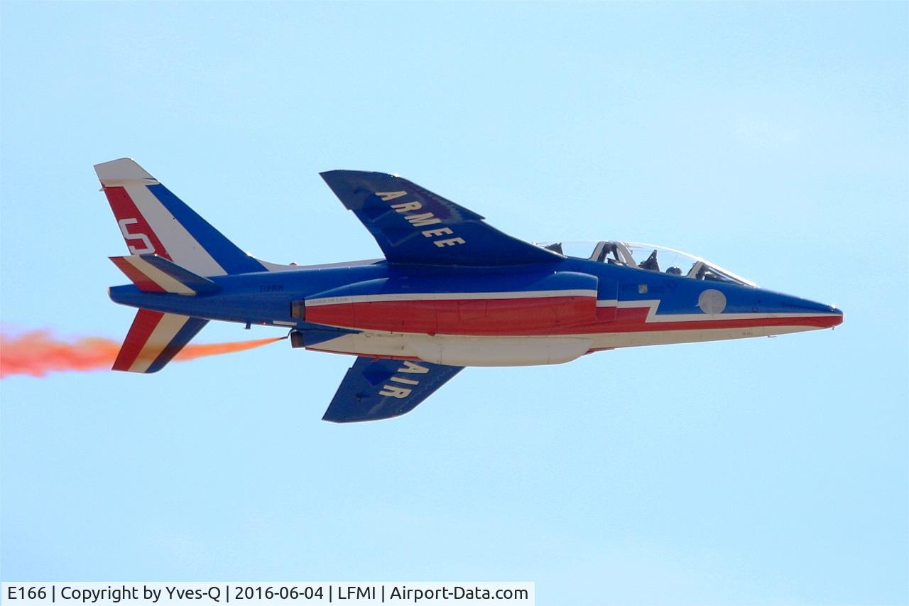 E166, Dassault-Dornier Alpha Jet E C/N E166, Dassault Dornier Alphajet (F-UHRW), Athos 05 of Patrouille de France 2016, On display, Istres-Le Tubé Air Base 125 (LFMI-QIE) open day 2016