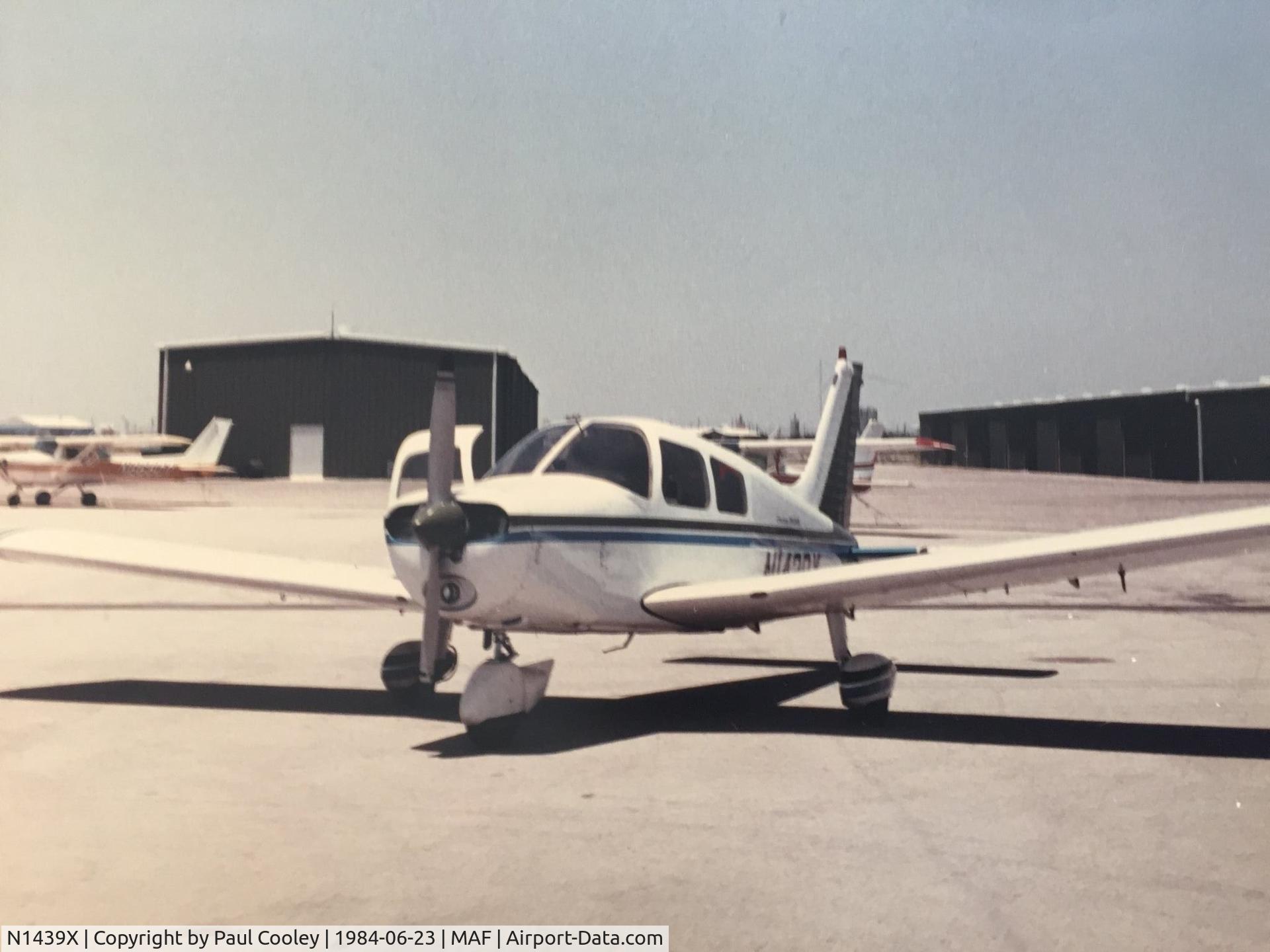 N1439X, 1975 Piper PA-28-140 Cherokee C/N 28-7525301, This is the day I bought this plane.