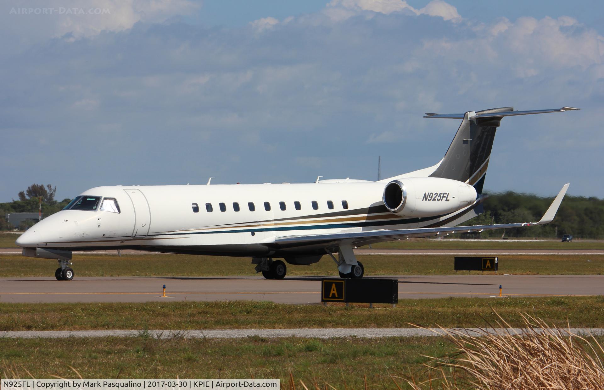 N925FL, 2004 Embraer EMB-135BJ Legacy C/N 14500825, EMB-135BJ