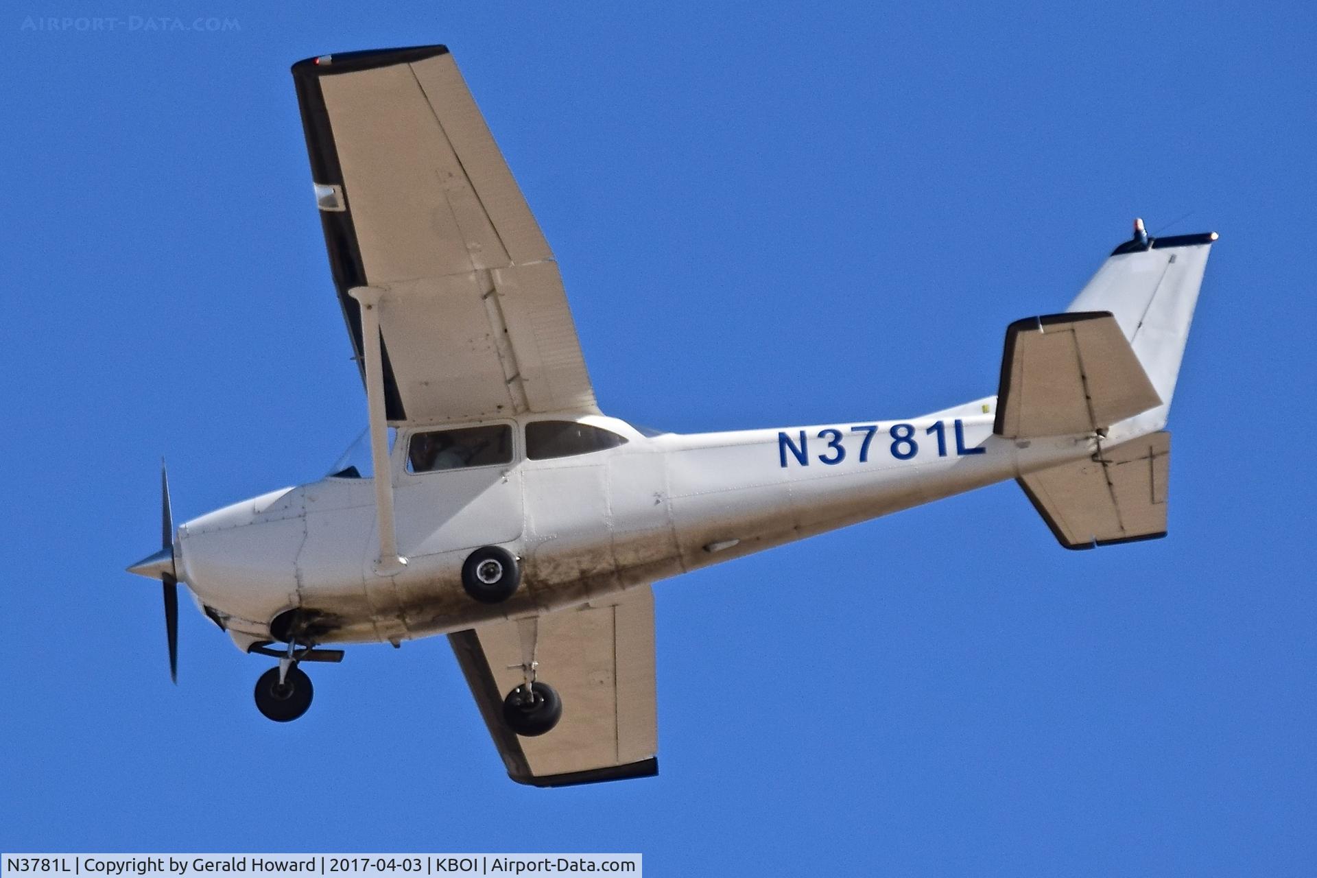 N3781L, 1965 Cessna 172G C/N 17253950, Landing RWY 28L. Could use a wash job.