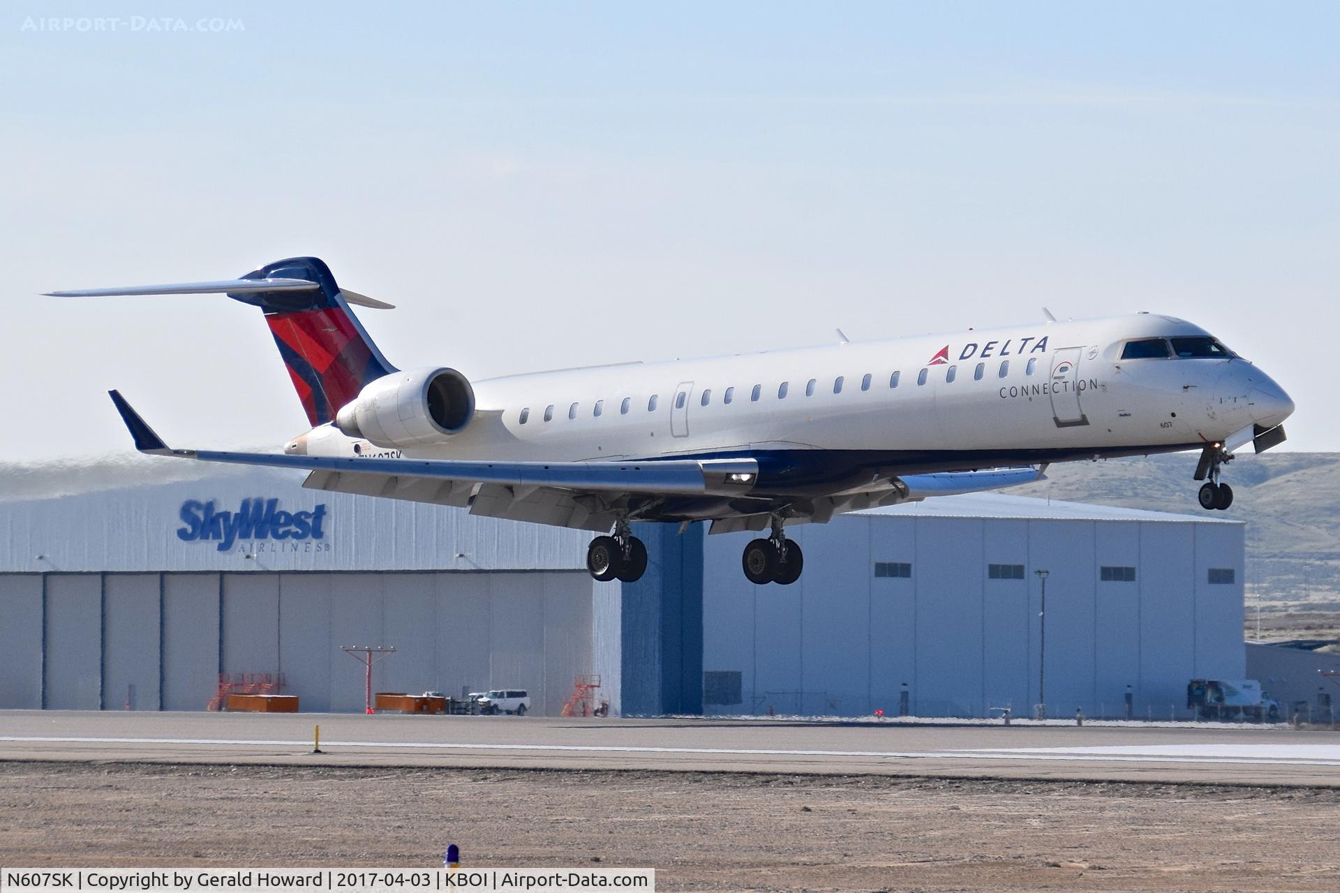 N607SK, 2006 Bombardier CRJ-702 (CL-600-2C10) Regional Jet C/N 10251, Final approach to RWY 28R.