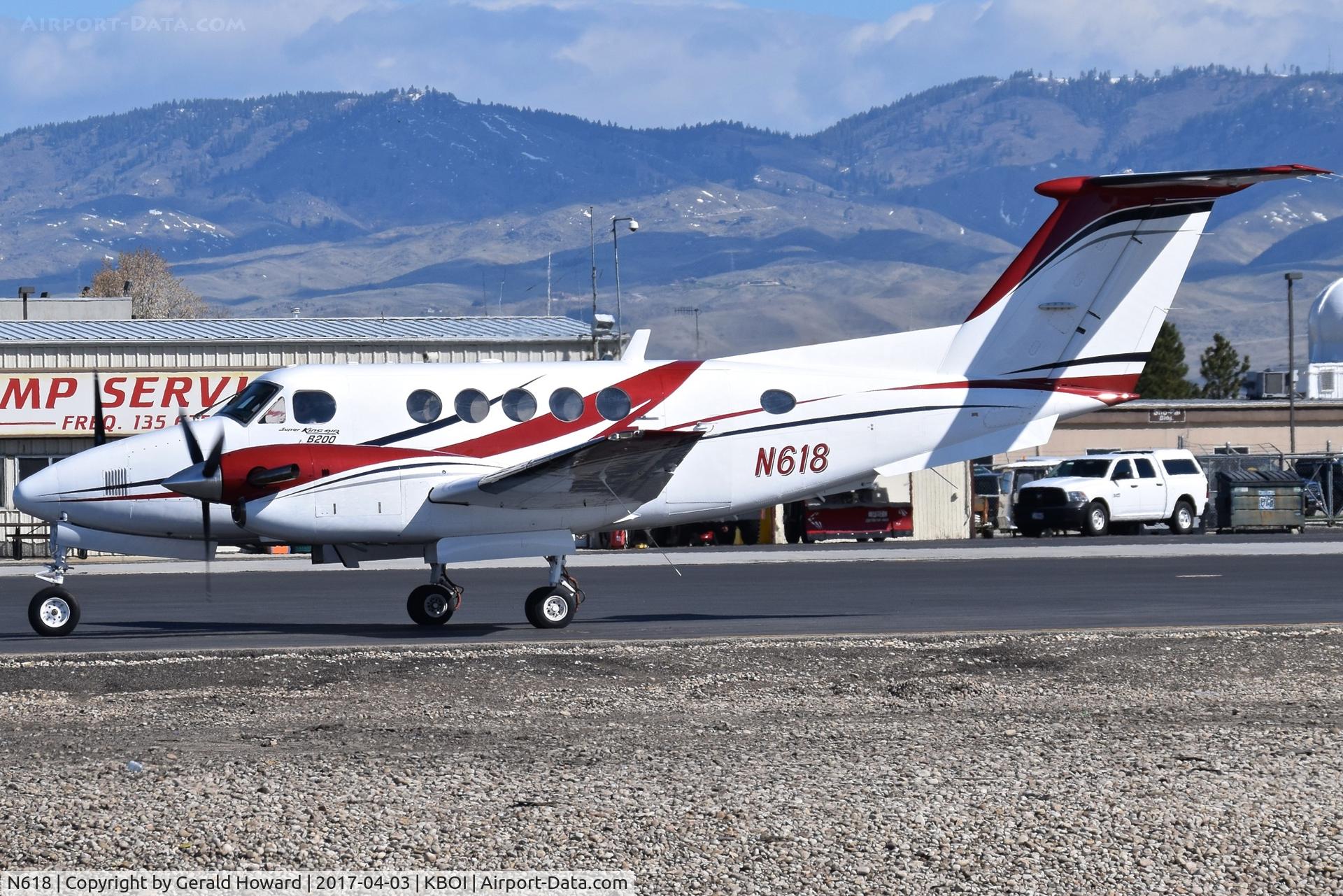 N618, 1990 Beech B200 King Air C/N BB-1378, Warming up on the NIFC ramp.