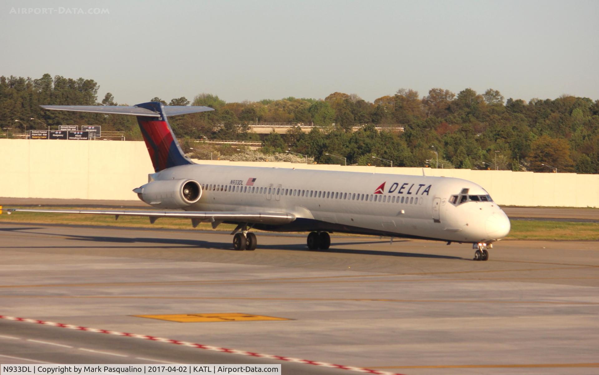 N933DL, 1989 McDonnell Douglas MD-88 C/N 49720, MD-88