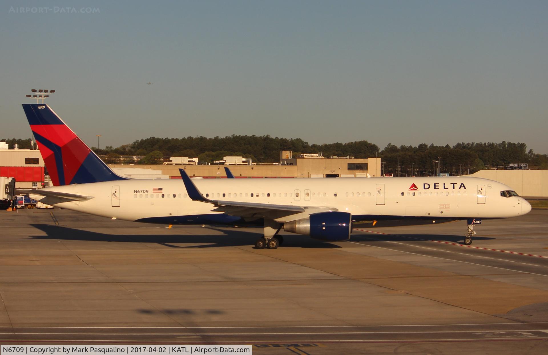 N6709, 2000 Boeing 757-232 C/N 30481, Boeing 757-200