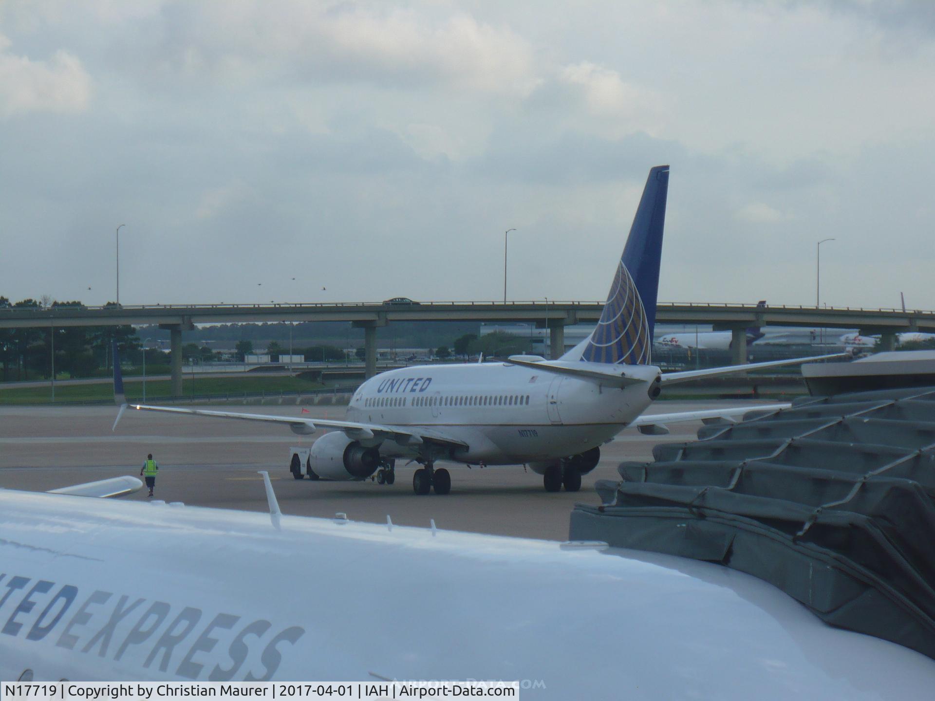 N17719, 1999 Boeing 737-724 C/N 28938, Boeing 737-724