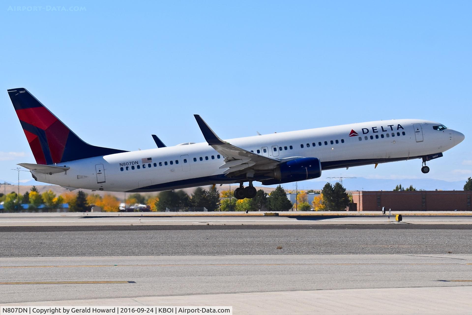 N807DN, 2013 Boeing 737-932/ER C/N 31921, Departing RWY 28R.