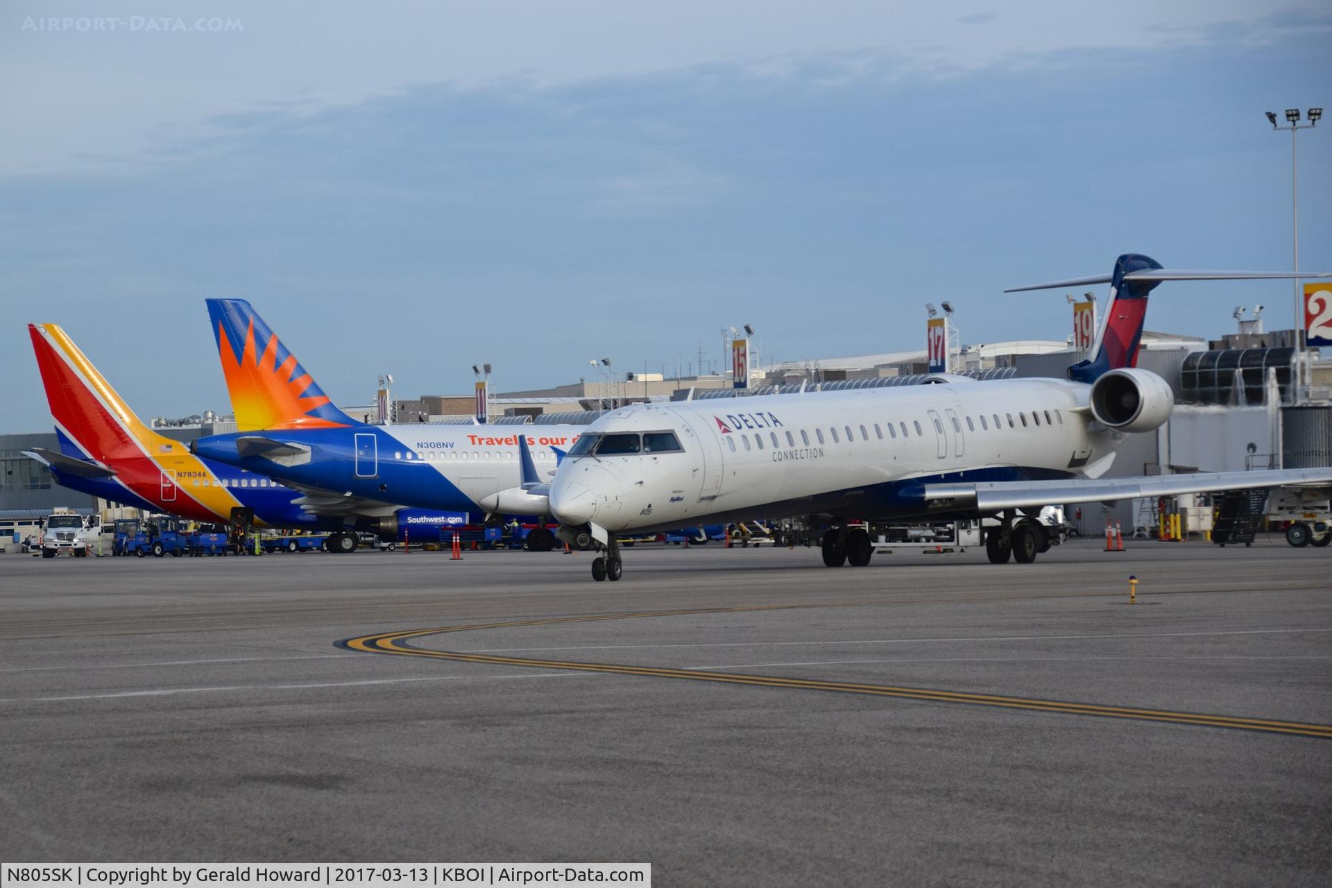 N805SK, 2006 Bombardier CRJ-900ER (CL-600-2D24) C/N 15069, Taxiing from the gate.