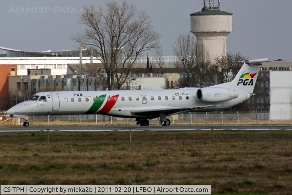 CS-TPH, 1997 Embraer EMB-145EP (ERJ-145EP) C/N 145017, Taxiing