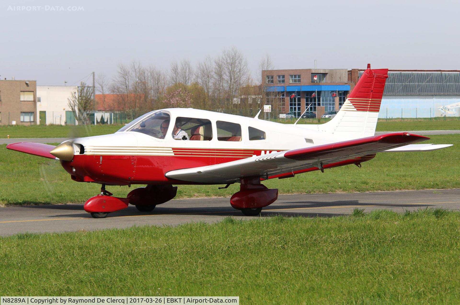 N8289A, 1980 Piper PA-28-161 Cherokee Warrior II C/N 28-8116072, Taxiing to rwy 06.