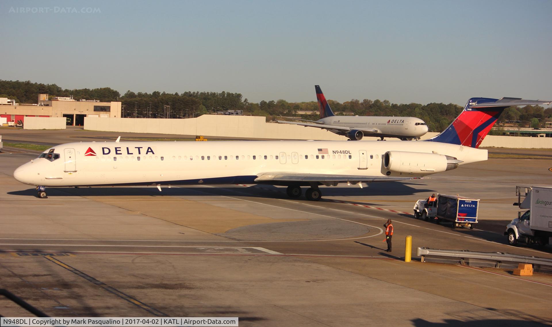 N948DL, 1989 McDonnell Douglas MD-88 C/N 49879, MD-88