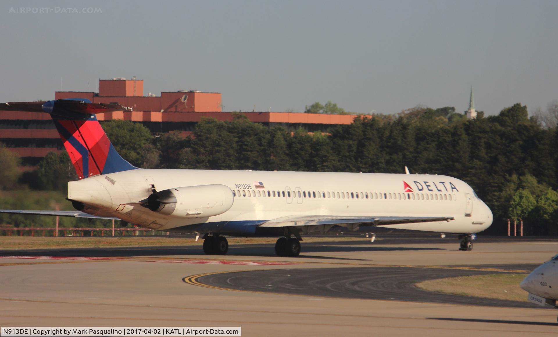 N913DE, 1993 McDonnell Douglas MD-88 C/N 49956, MD-88