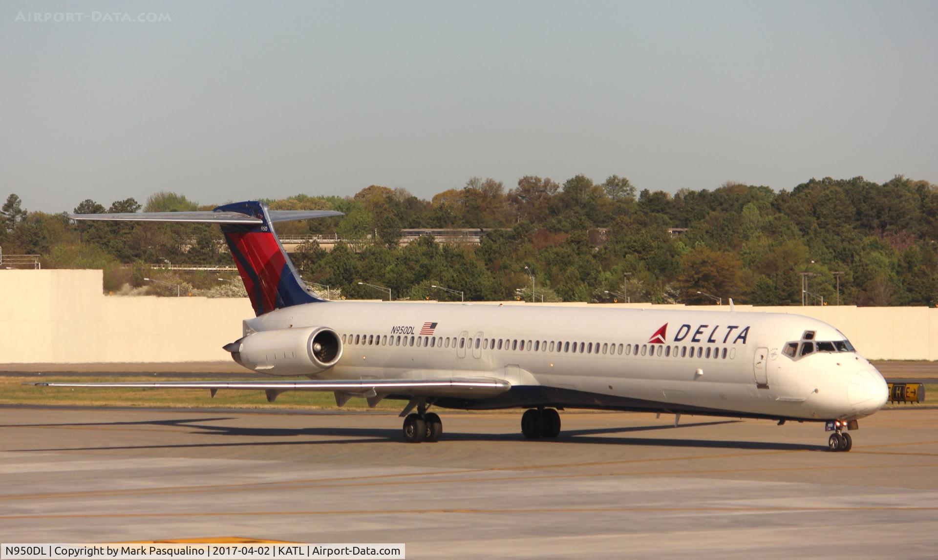 N950DL, 1990 McDonnell Douglas MD-88 C/N 49881, MD-88