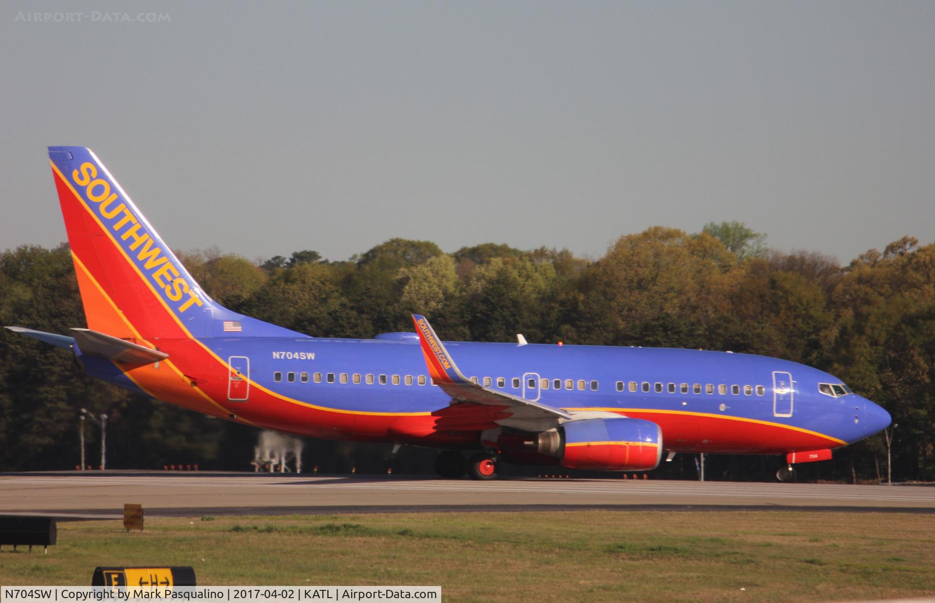 N704SW, 1998 Boeing 737-7H4 C/N 27838, Boeing 737-700