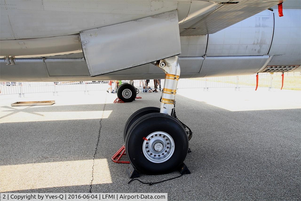 2, Dassault ATL-2 Atlantique 2 C/N 2, Dassault ATL-2 Atlantique 2, Close view of main landing gear, Istres-Le Tubé Air Base 125 (LFMI-QIE) open day 2016