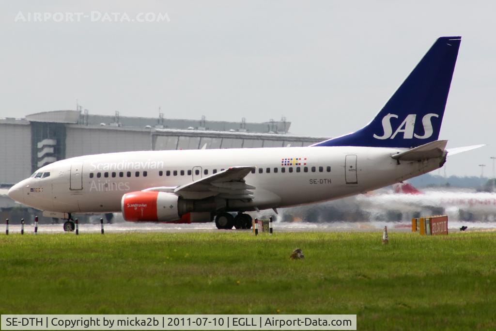 SE-DTH, 1999 Boeing 737-683 C/N 28313, Taxiing. Scrapped in november 2019.