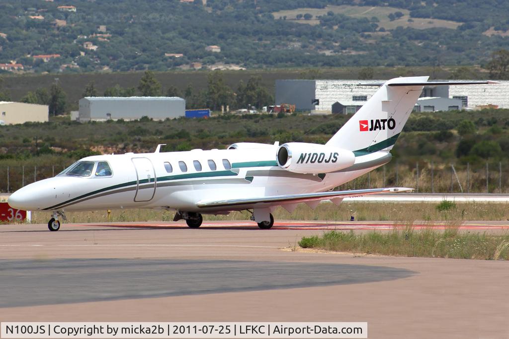 N100JS, 2010 Cessna 525C CitationJet CJ4 C/N 525C-0009, Taxiing