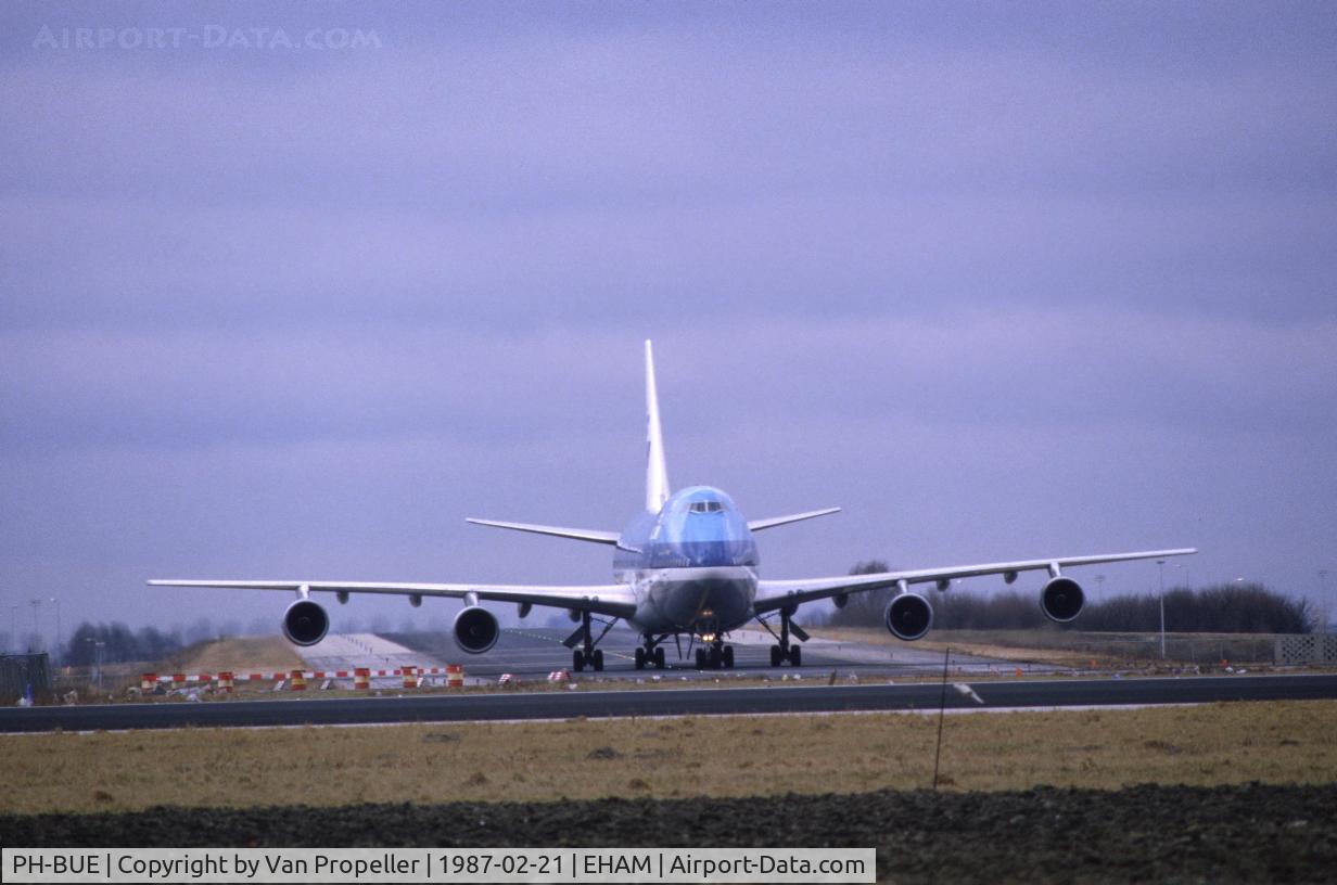 PH-BUE, 1971 Boeing 747-206B C/N 20399, Nice frontal view of KLM Boeing 747-206B at the end of runway 09 of Schiphol airport, the Netherlands, 1987