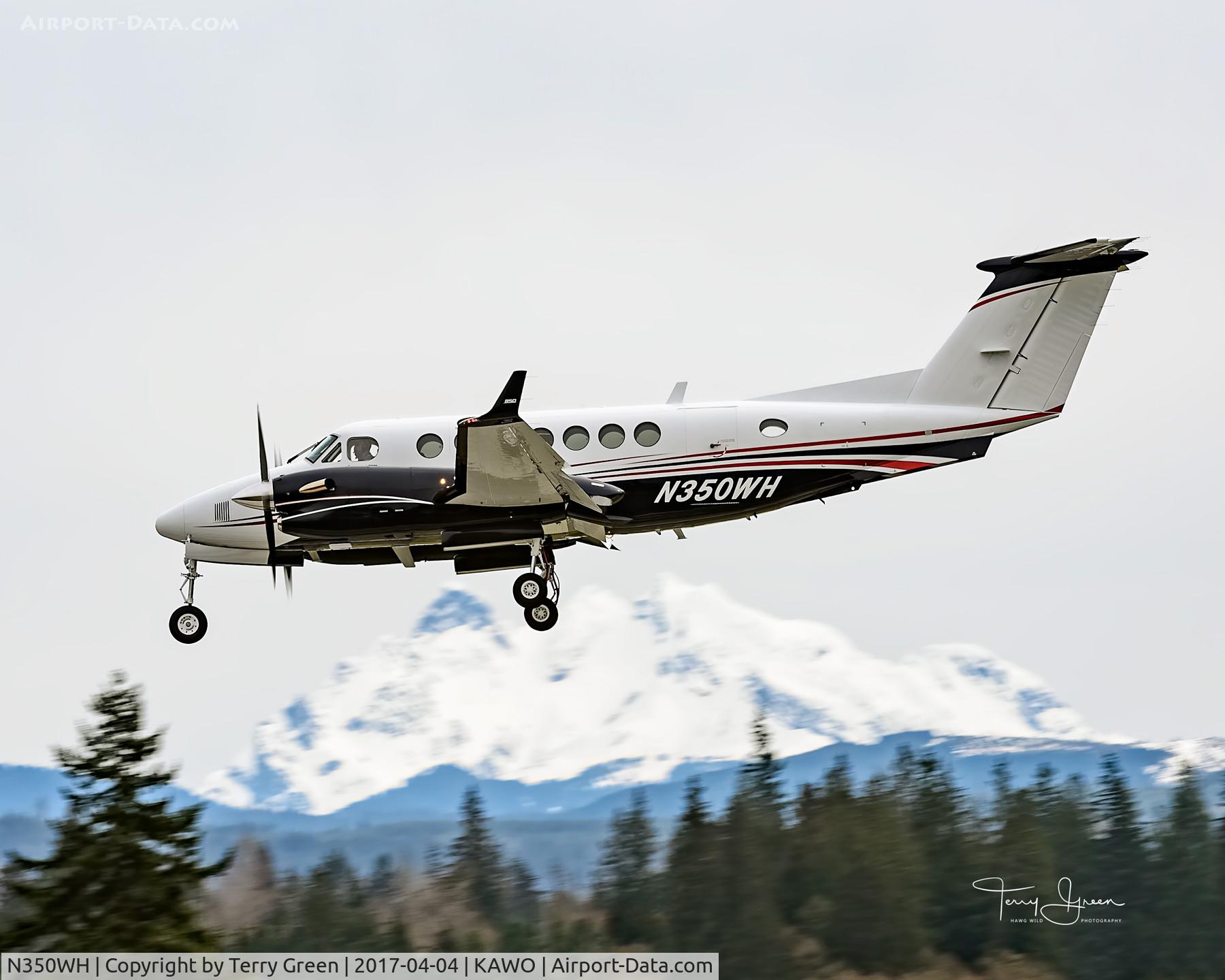 N350WH, Raytheon Aircraft Company B300 C/N FL-394, KAWO