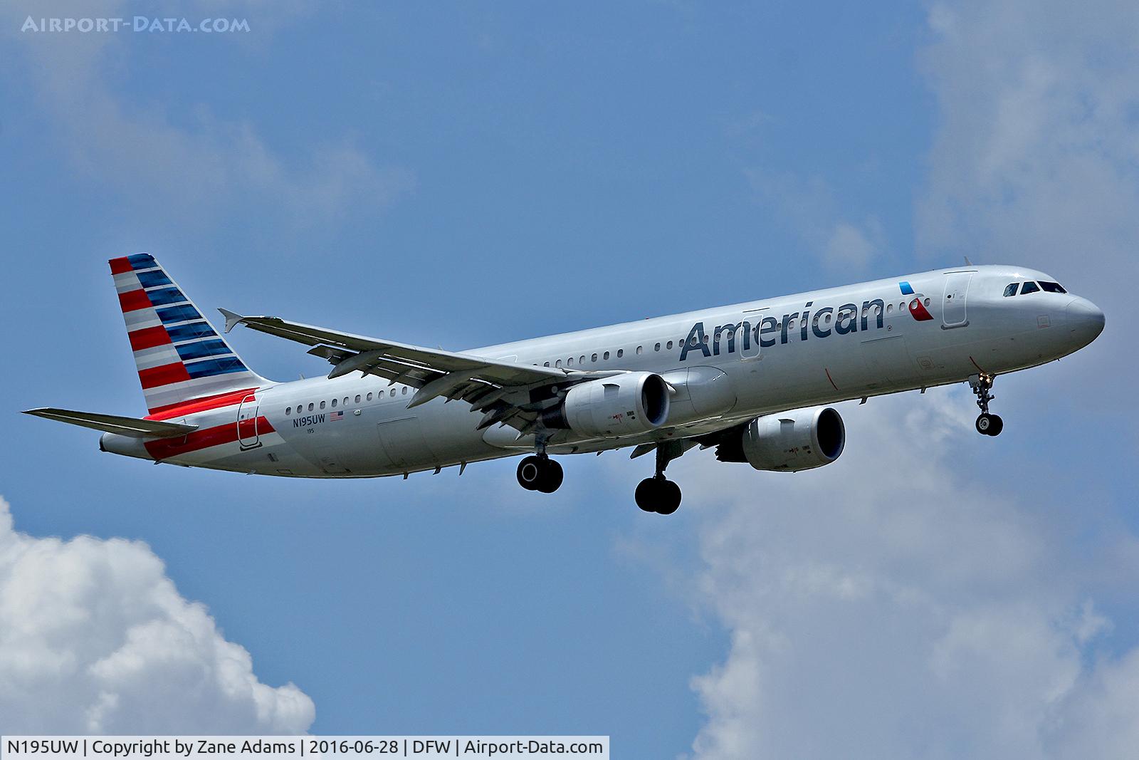 N195UW, 2008 Airbus A321-211 C/N 3633, Landing at DFW Airport