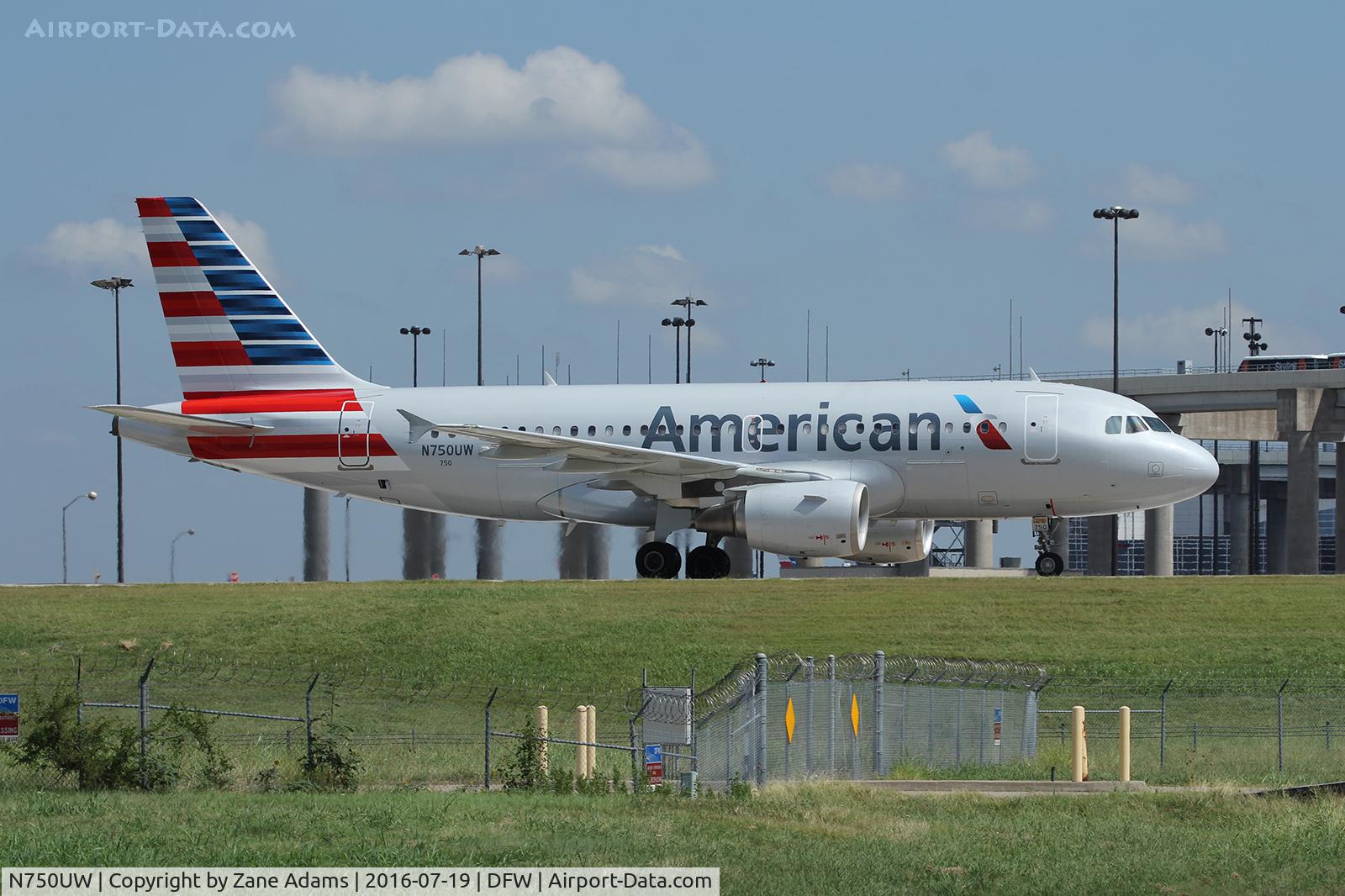 N750UW, 2000 Airbus A319-112 C/N 1315, Landing at DFW Airport