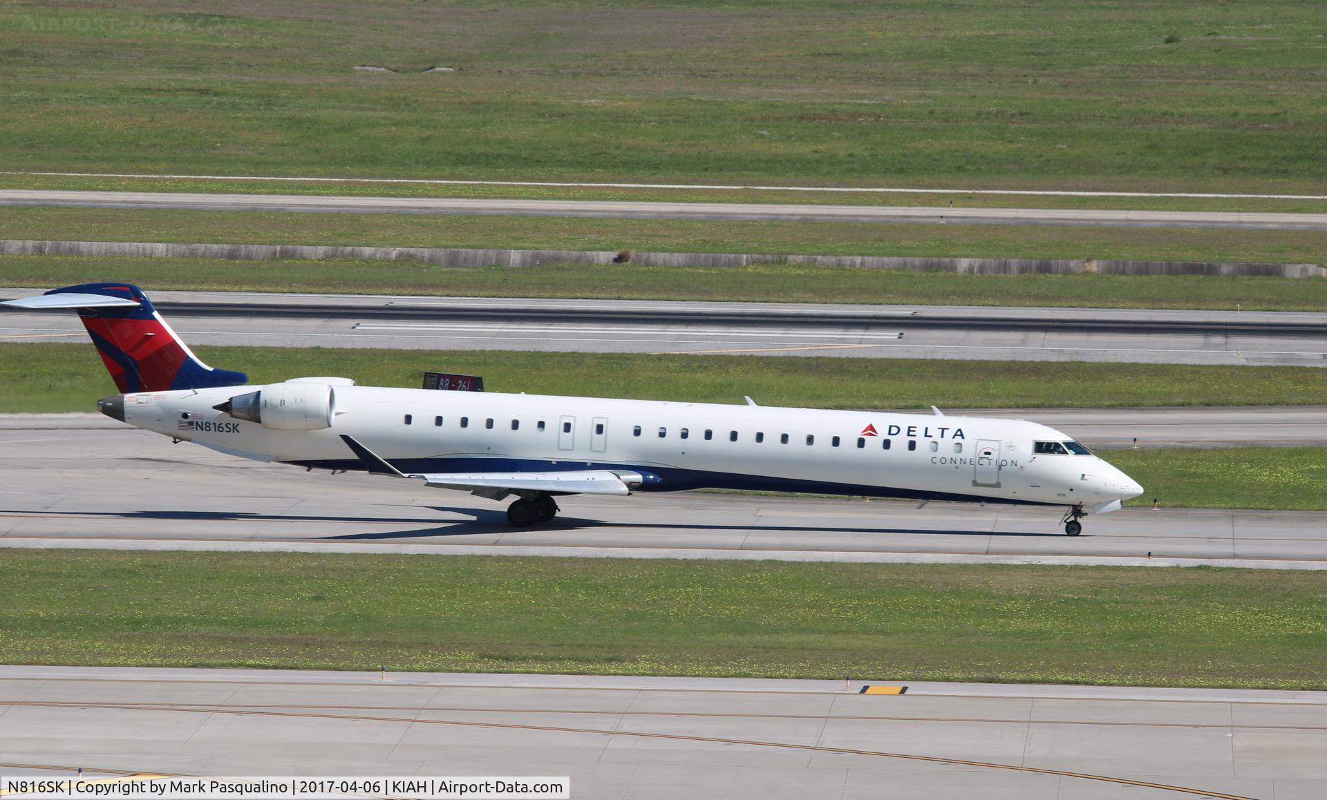 N816SK, 2006 Bombardier CRJ-900ER (CL-600-2D24) C/N 15105, CL600-2D24
