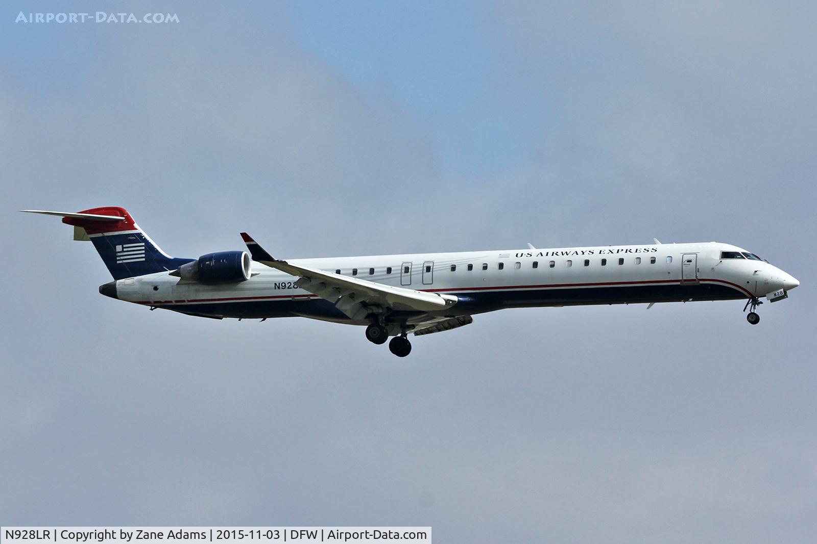 N928LR, 2005 Bombardier CRJ-900ER (CL-600-2D24) C/N 15028, Landing at DFW Airport