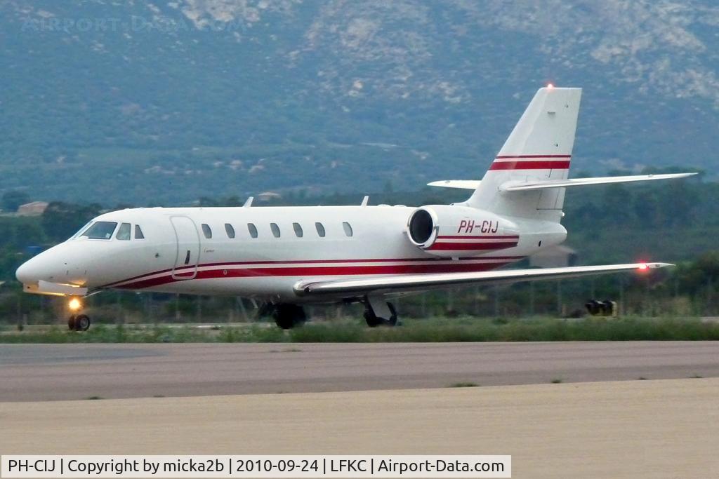PH-CIJ, 2008 Cessna 680 Citation Sovereign C/N 680-0185, Taxiing