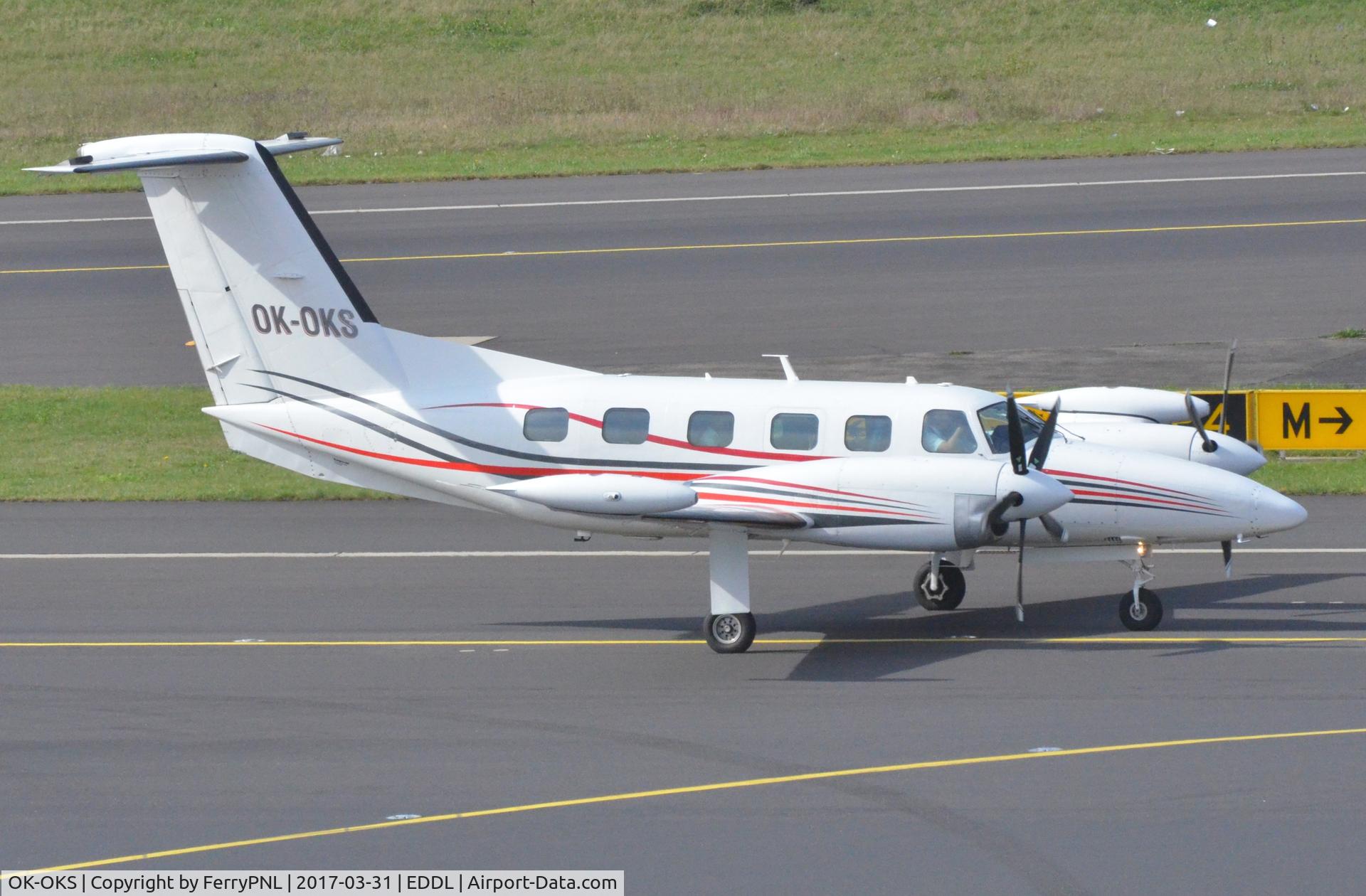 OK-OKS, 1985 Piper PA-42-1000 Cheyenne IV C/N 42-5527022, PA42 Cheyenne taxying out