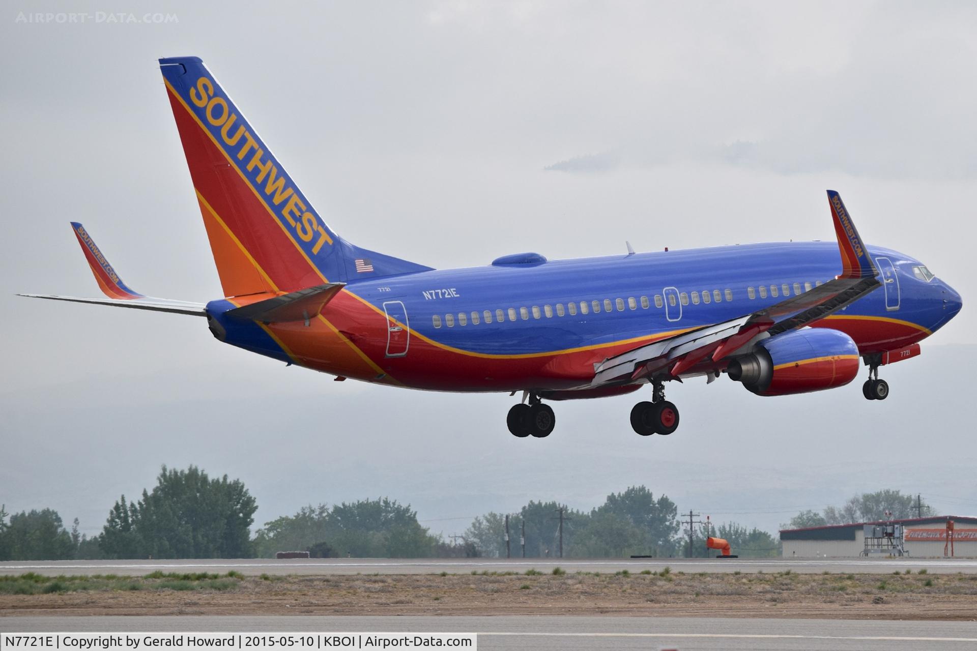 N7721E, 2006 Boeing 737-7BD C/N 34479, Landing RWY 10L.
