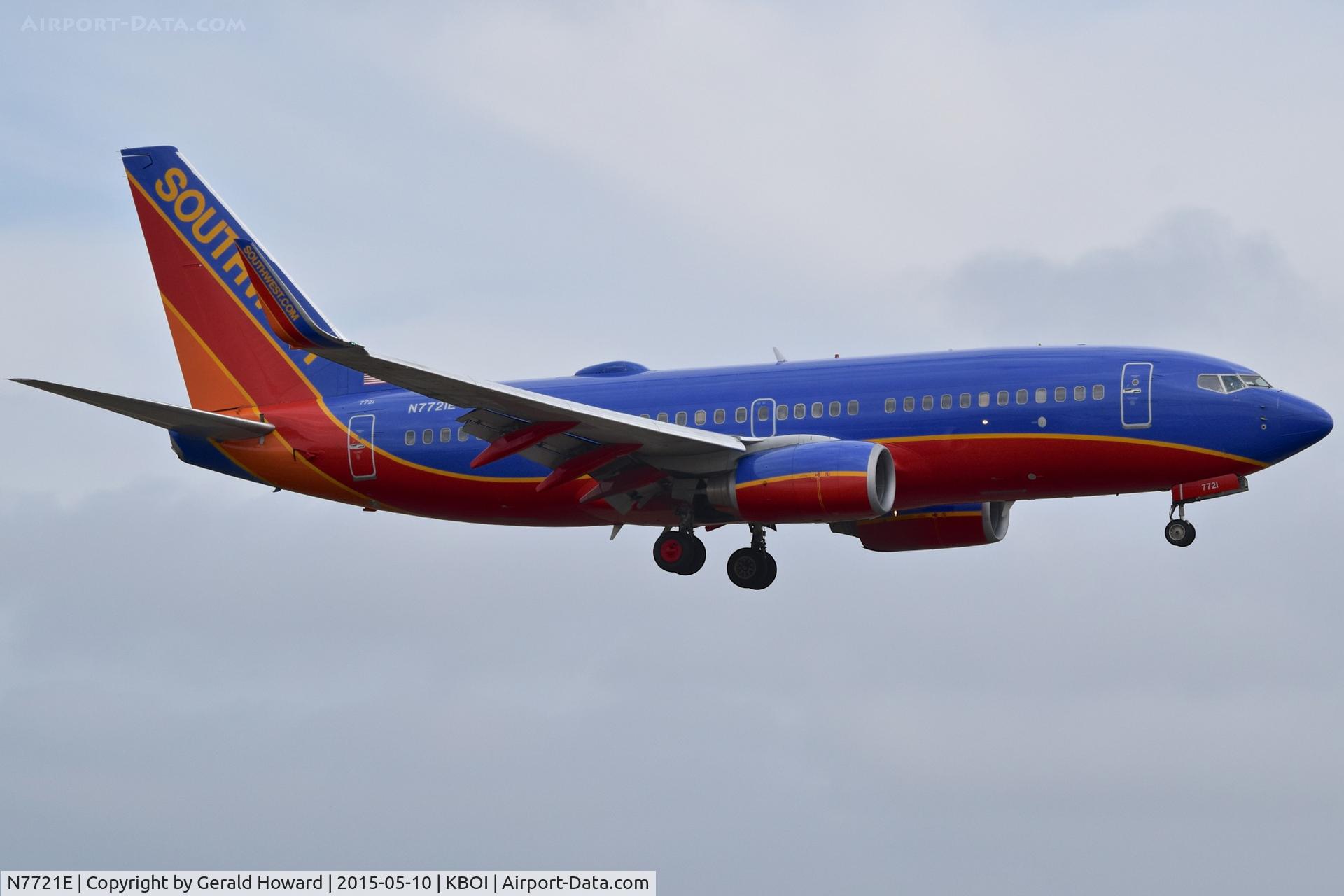 N7721E, 2006 Boeing 737-7BD C/N 34479, Landing approach to RWY 10L.