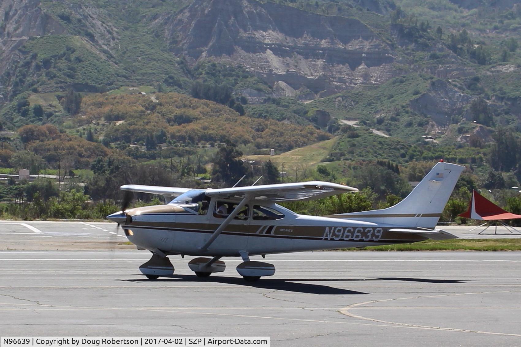 N96639, 1979 Cessna 182Q Skylane C/N 18266789, 1979 Cessna 182Q SKYLANE II, Continental O-470 260 Hp upgrade, taxi to Runway 22