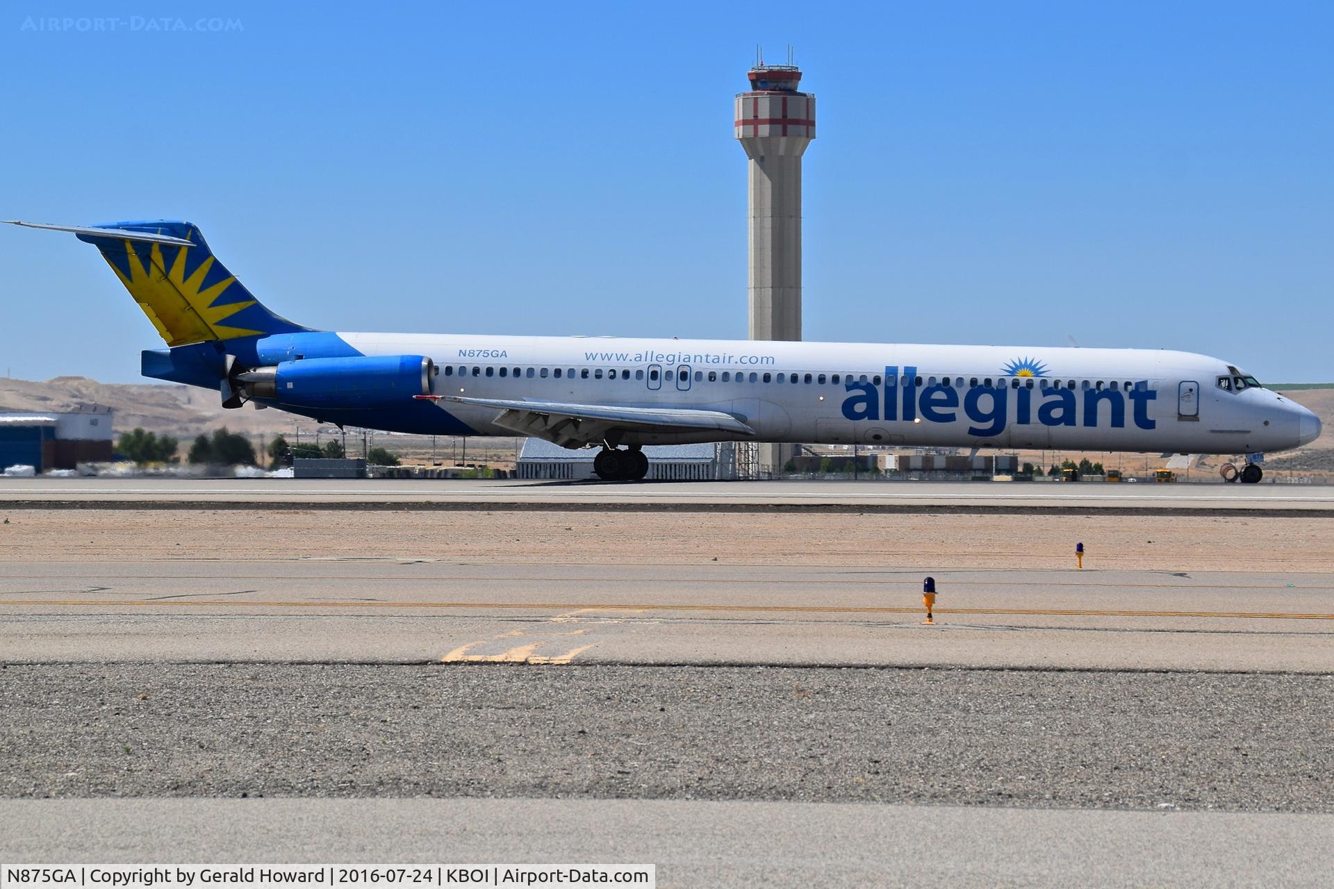 N875GA, 1995 McDonnell Douglas MD-83 (DC-9-83) C/N 53468, Landing roll out on RWY 28R.