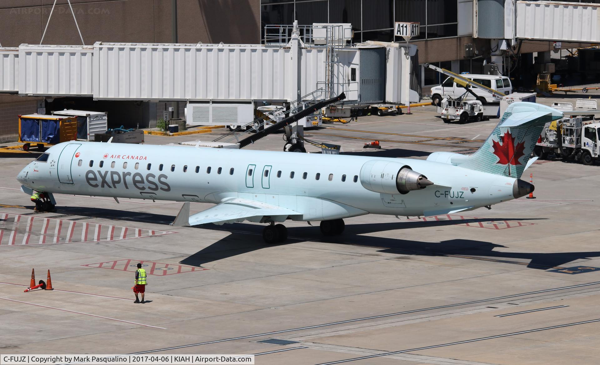 C-FUJZ, 2005 Bombardier CRJ-900 C/N 15048, CL-600-2D15