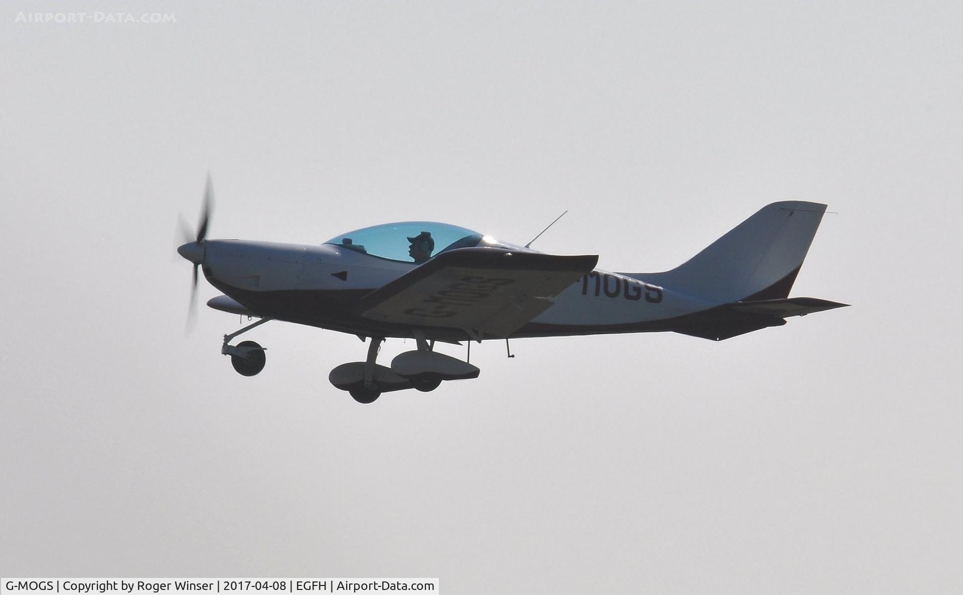 G-MOGS, 2011 CZAW SportCruiser C/N PFA 338-14728, Visiting SportCruiser departing Runway 10.