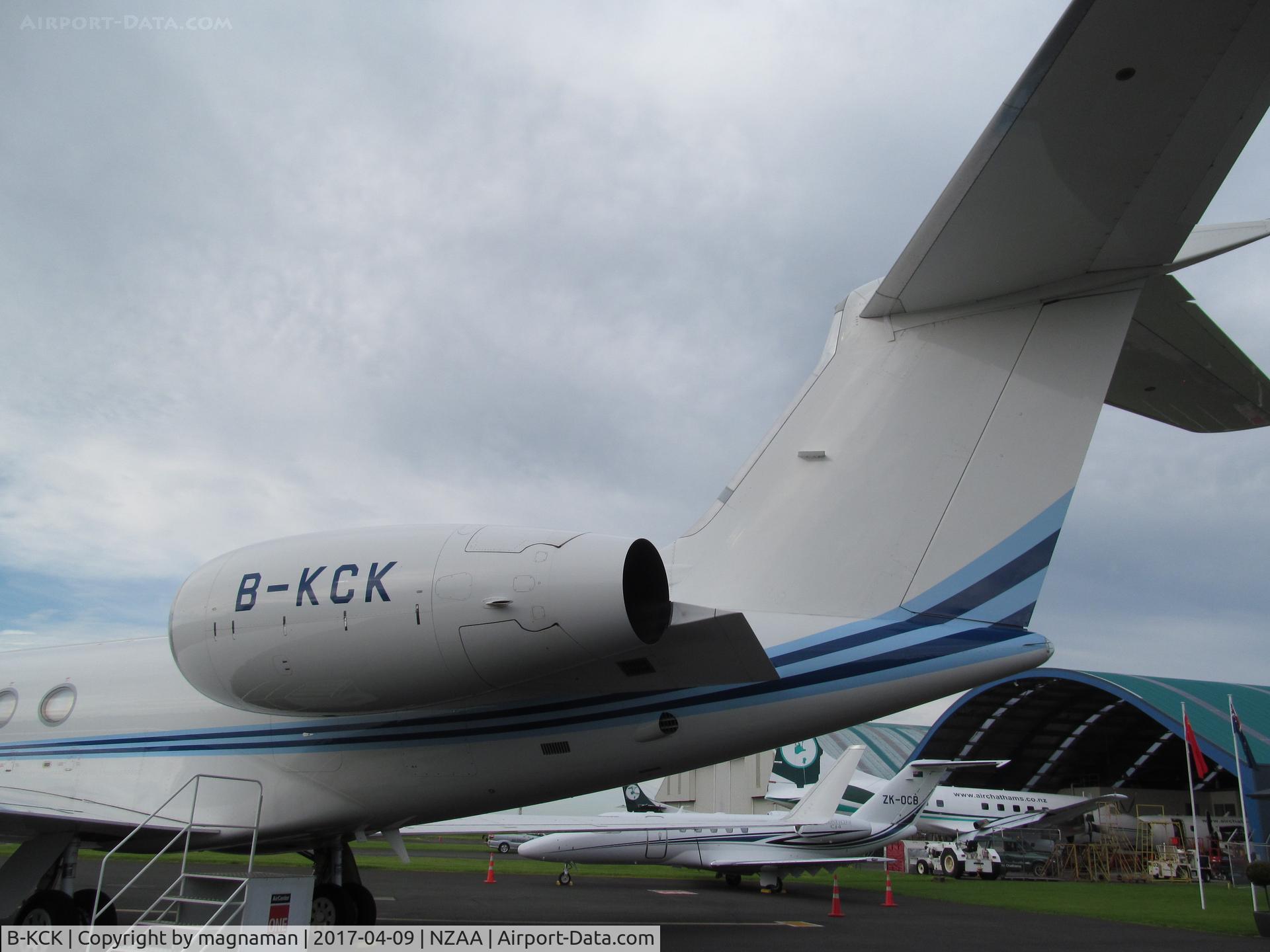 B-KCK, 2009 Gulfstream Aerospace GV-SP (G550) C/N 5228, close up of back end